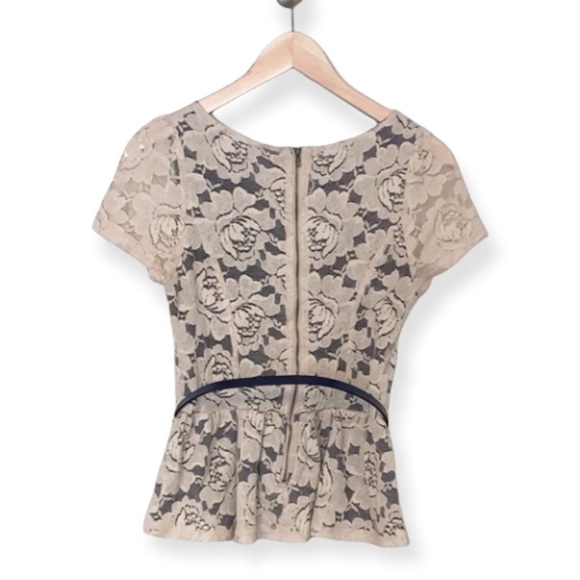 🛍HOST PICK 🛍 - Monteau Beige Lace Ladies Blouse - Medium - Picture 2 of 6